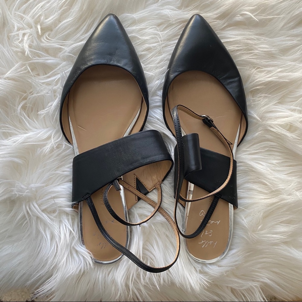 Banana Republic Abilene flats